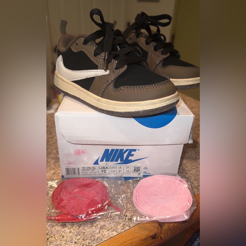 Toddler Size 7C Sneakers